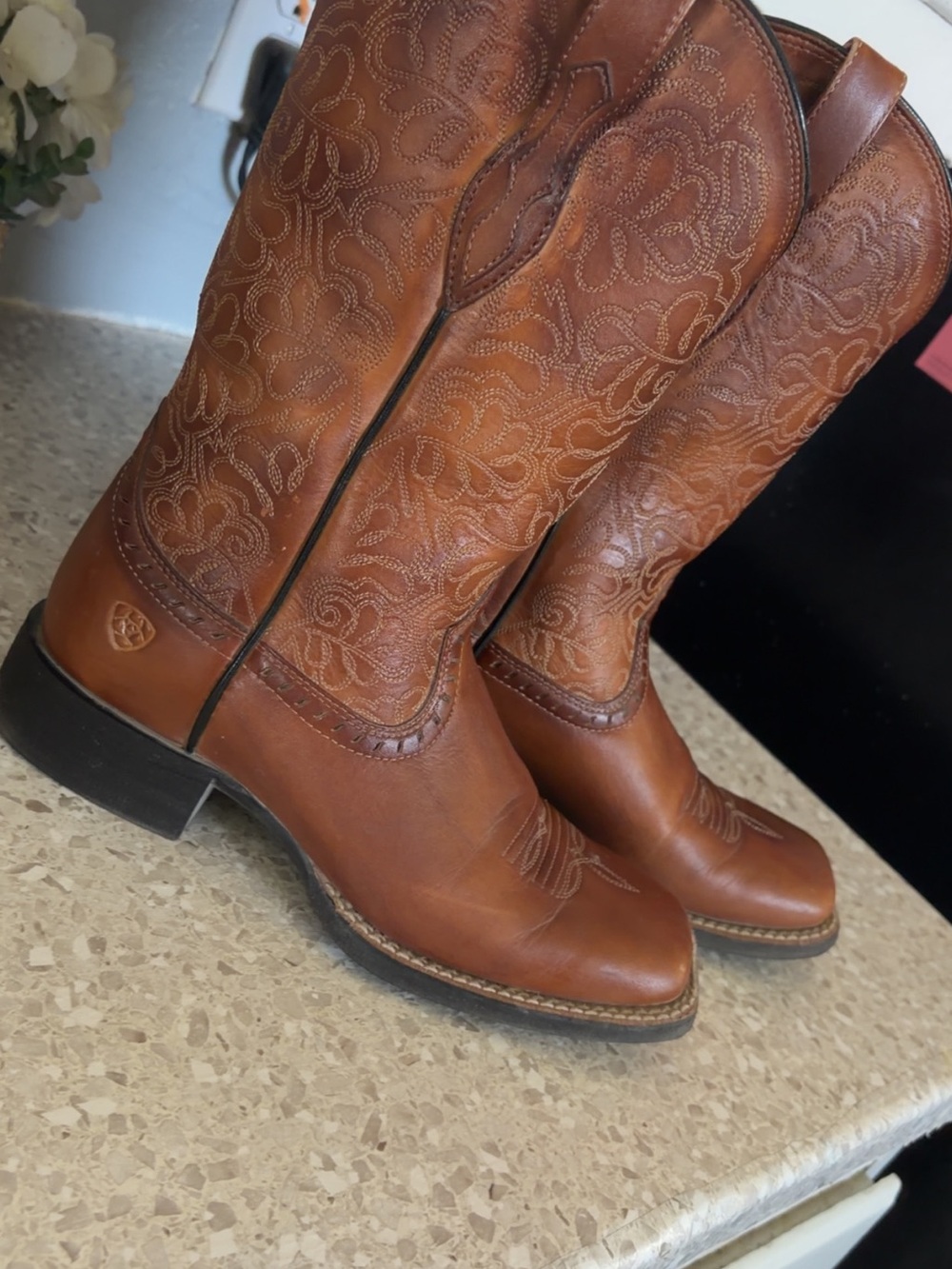 Ariat Tan Leather Floral-Embroidered Western Heeled Boots